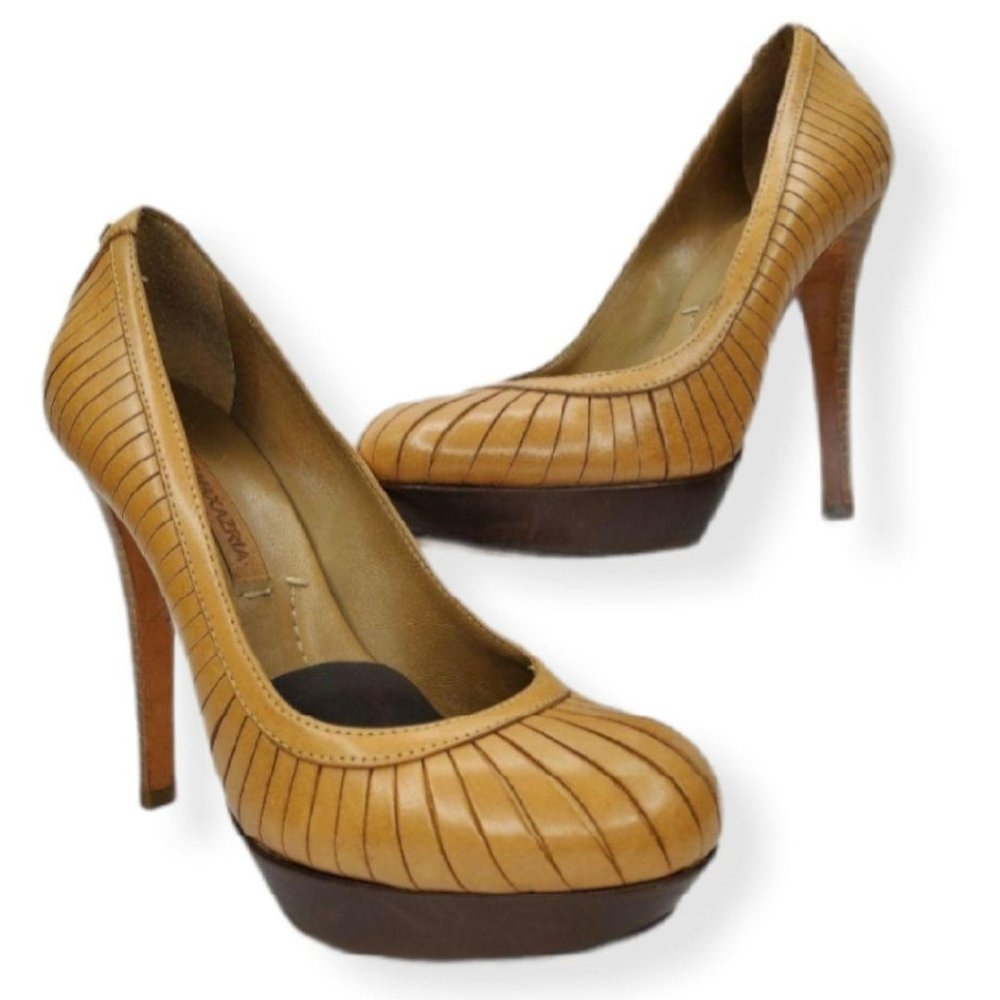 BCBG Maxazaria Tan Leather Heels EUC